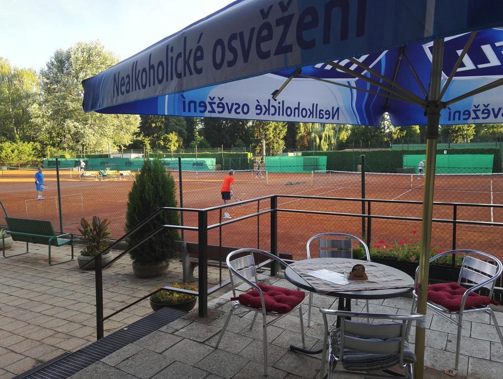 Tenis